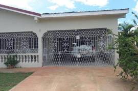 3 Bedrooms 3 Bathrooms, House for Sale in May Pen