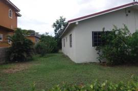 3 Bedrooms 3 Bathrooms, House for Sale in May Pen