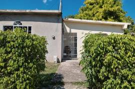 3 Bedrooms 2 Bathrooms, House for Sale in Spanish Town