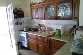 3 Bedrooms 2 Bathrooms, House for Sale in May Pen