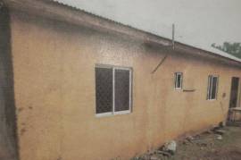 3 Bedrooms 2 Bathrooms, House for Private in May Pen