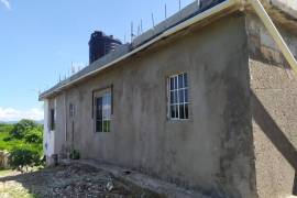 2 Bedrooms 1 Bathrooms, House for Private in May Pen