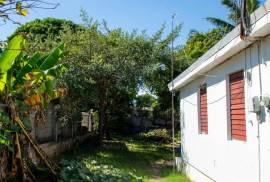 2 Bedrooms 1 Bathrooms, House for Sale in May Pen