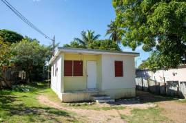 2 Bedrooms 1 Bathrooms, House for Sale in May Pen