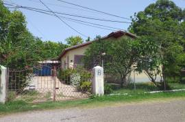 3 Bedrooms 2 Bathrooms, House for Sale in May Pen