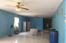 3 Bedrooms 2 Bathrooms, House for Sale in May Pen