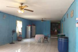 3 Bedrooms 2 Bathrooms, House for Sale in May Pen