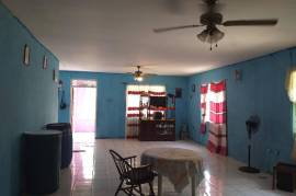 3 Bedrooms 2 Bathrooms, House for Sale in May Pen