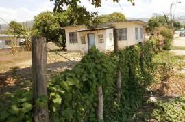 2 Bedrooms 1 Bathrooms, House for Sale in Kingston 20