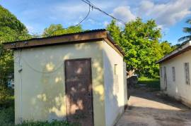 3 Bedrooms 1 Bathrooms, House for Sale in May Pen