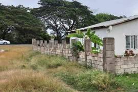 2 Bedrooms 1 Bathrooms, House for Sale in Spanish Town