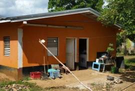 2 Bedrooms 1 Bathrooms, House for Sale in May Pen