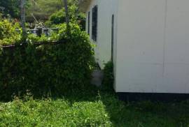 4 Bedrooms 2 Bathrooms, House for Sale in May Pen