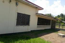 4 Bedrooms 2 Bathrooms, House for Sale in May Pen