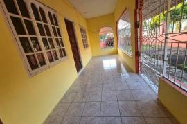 3 Bedrooms 2 Bathrooms, House for Sale in May Pen