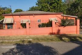 3 Bedrooms 2 Bathrooms, House for Sale in May Pen