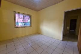 3 Bedrooms 2 Bathrooms, House for Sale in May Pen