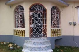 4 Bedrooms 2 Bathrooms, House for Sale in Clarks Town