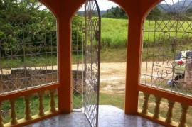 4 Bedrooms 2 Bathrooms, House for Sale in Clarks Town