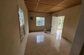 2 Bedrooms 1 Bathrooms, House for Sale in May Pen