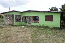 6 Bedrooms 2 Bathrooms, House for Sale in Spanish Town