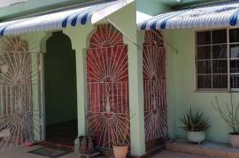 2 Bedrooms 1 Bathrooms, House for Sale in May Pen