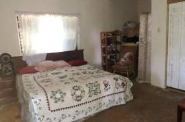 3 Bedrooms 2 Bathrooms, House for Sale in Balaclava