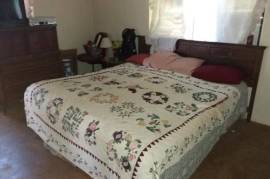 3 Bedrooms 2 Bathrooms, House for Sale in Balaclava