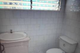 3 Bedrooms 2 Bathrooms, House for Sale in May Pen