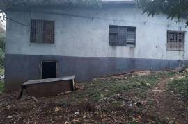 3 Bedrooms 2 Bathrooms, House for Sale in May Pen