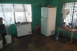 3 Bedrooms 2 Bathrooms, House for Sale in May Pen