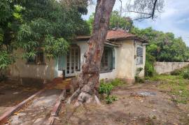 3 Bedrooms 1 Bathrooms, House for Sale in Kingston 2