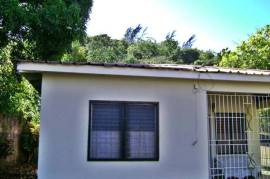 2 Bedrooms 1 Bathrooms, House for Sale in Runaway Bay