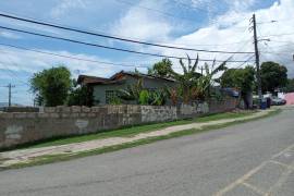 5 Bedrooms 2 Bathrooms, House for Sale in Kingston 2