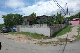 5 Bedrooms 2 Bathrooms, House for Sale in Kingston 2