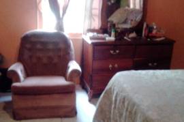 2 Bedrooms 1 Bathrooms, House for Sale in May Pen