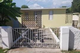 2 Bedrooms 1 Bathrooms, House for Sale in Greater Portmore