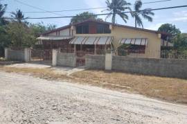 3 Bedrooms 2 Bathrooms, House for Sale in May Pen