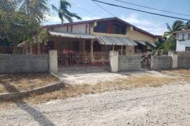 3 Bedrooms 2 Bathrooms, House for Sale in May Pen
