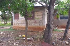 3 Bedrooms 2 Bathrooms, House for Sale in Spanish Town