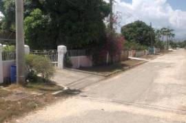 5 Bedrooms 2 Bathrooms, House for Sale in Spanish Town