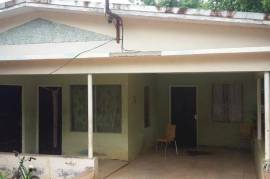 3 Bedrooms 2 Bathrooms, House for Sale in May Pen