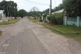 3 Bedrooms 2 Bathrooms, House for Sale in May Pen