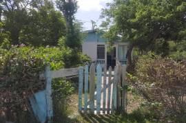 2 Bedrooms 1 Bathrooms, House for Sale in Lionel Town