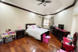 4 Bedrooms 4 Bathrooms, House for Rent in Kingston 8