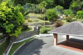 4 Bedrooms 4 Bathrooms, House for Rent in Kingston 6