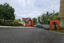 3 Bedrooms 4 Bathrooms, House for Rent in Kingston 8