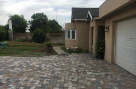 3 Bedrooms 4 Bathrooms, House for Rent in Kingston 19