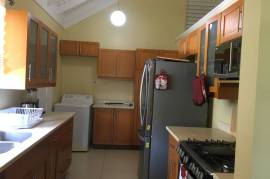 3 Bedrooms 2 Bathrooms, House for Rent in Runaway Bay