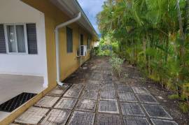 3 Bedrooms 2 Bathrooms, House for Rent in Runaway Bay